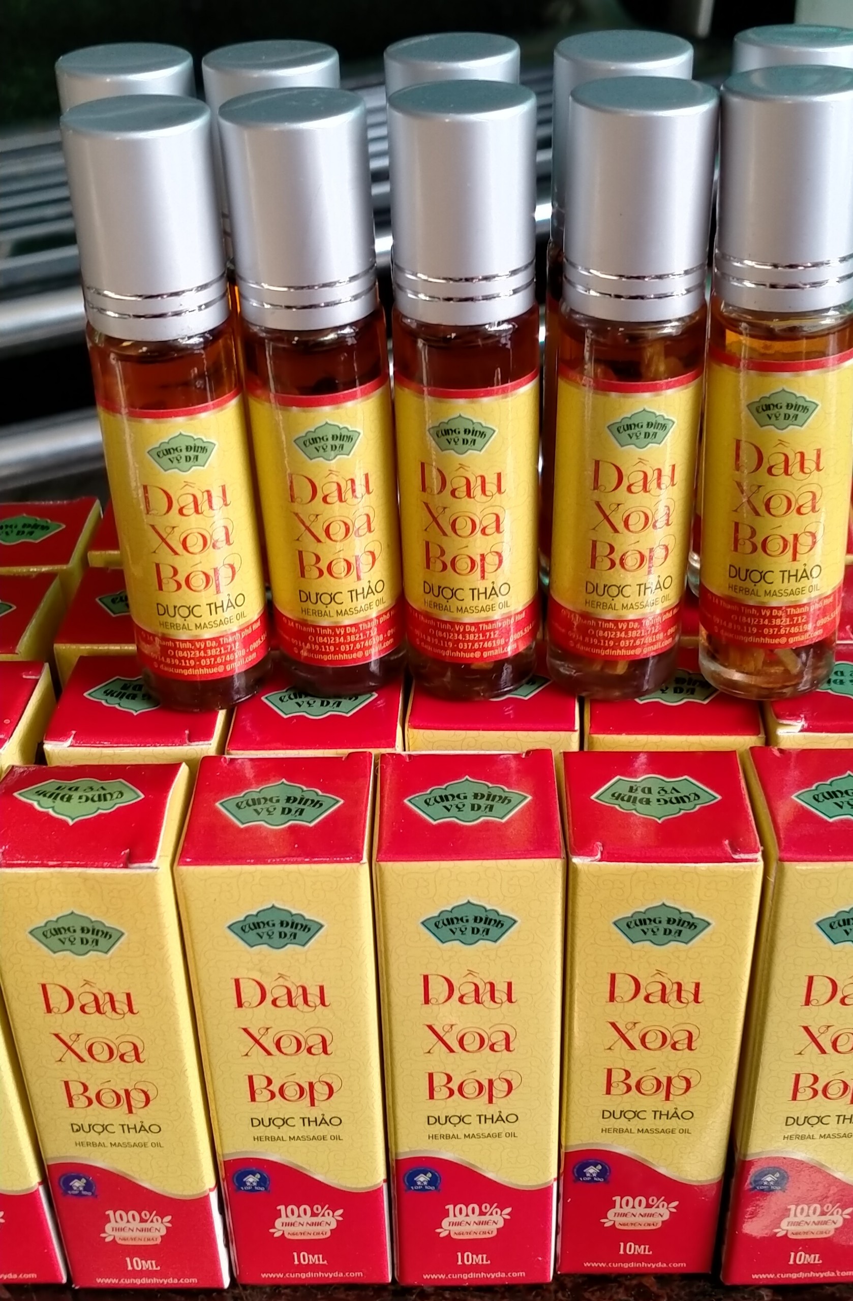 8 dầu xoa bóp massage Huế cung đình vỹ dạ ( loại chai lăn + TẶNG 1 dầu gió Thái Lan 3cc MIỄN SHIP)