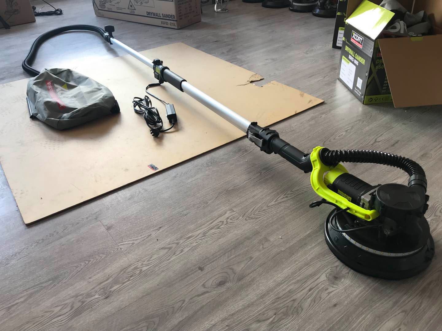 Máy chà tường cần dài 900W XCORT [CHÍNH HÃNG]