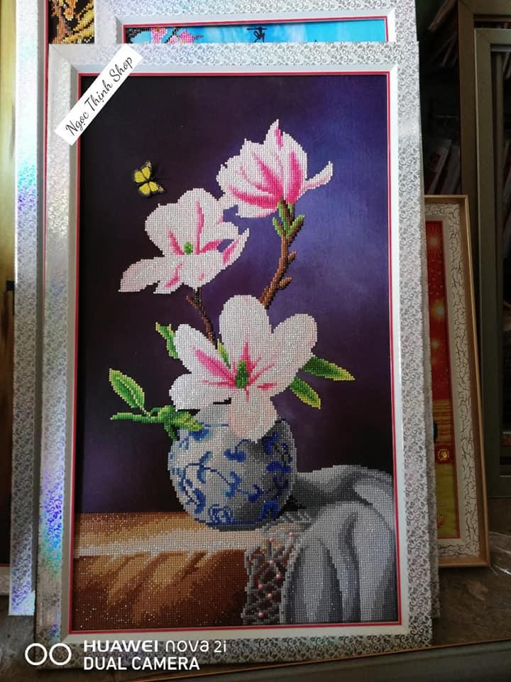 Tranh đính đá bình hoa nghệ thuật LV247 kích thước 50x80cm treo phòng khách phòng ăn và phòng ngủ tạo không gian thư giản