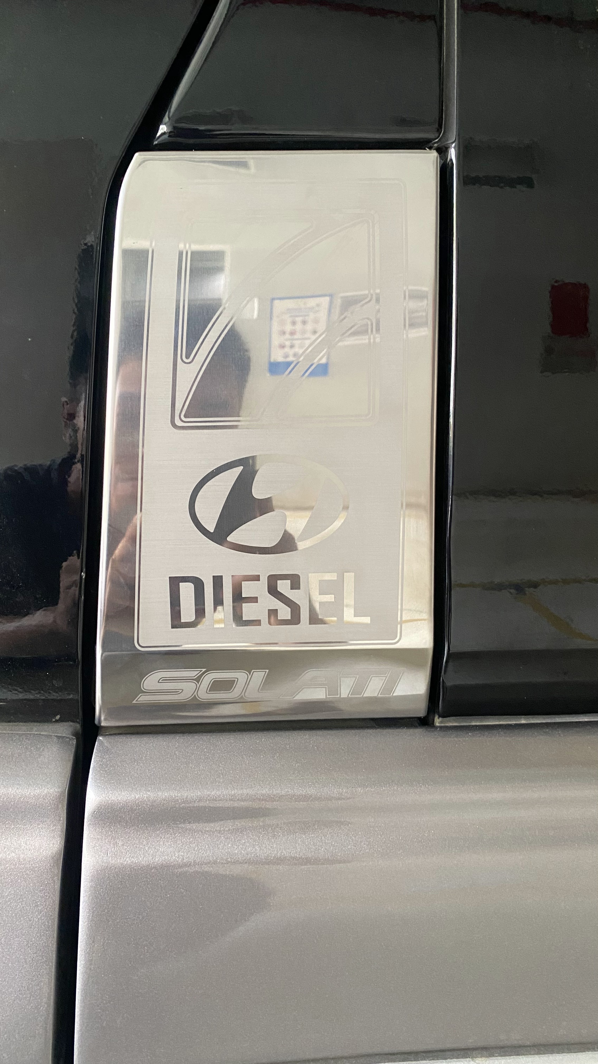 Ốp INOX nắp bình xăng HYUNDAI Solati