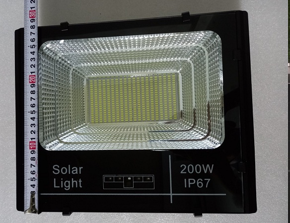 [HCM]Đèn pha LED năng lượng Mặt Trời 200W( có báo pin)