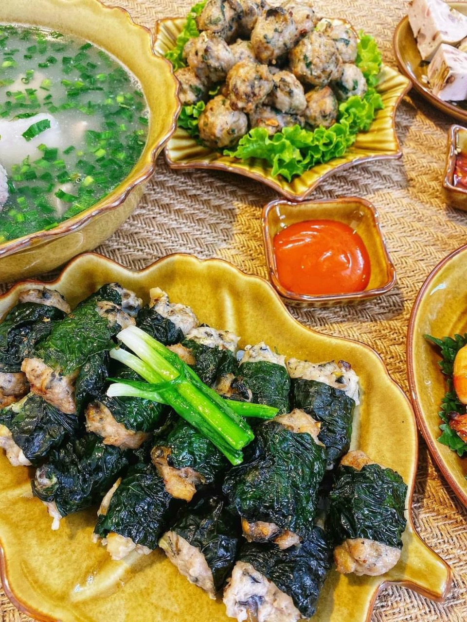 ￼Chả ốc cuốn lá lốt y hình khay 10 cuốn (tphcm)