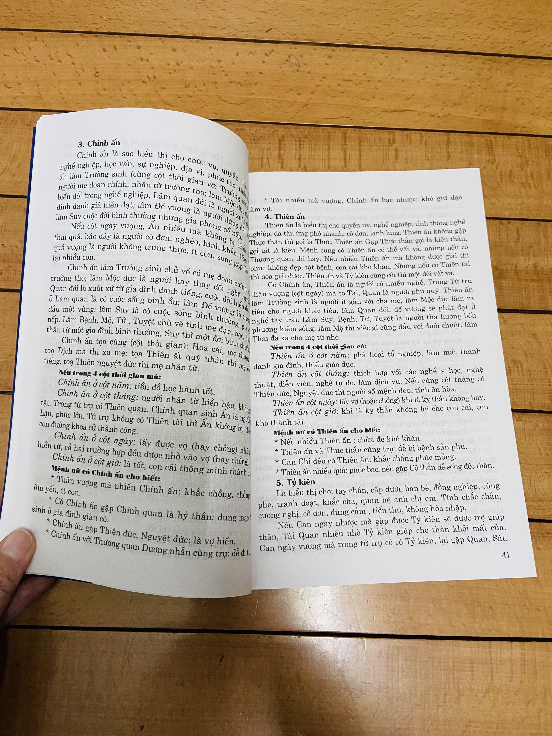 Sách - Thông Thư Vạn Sự
