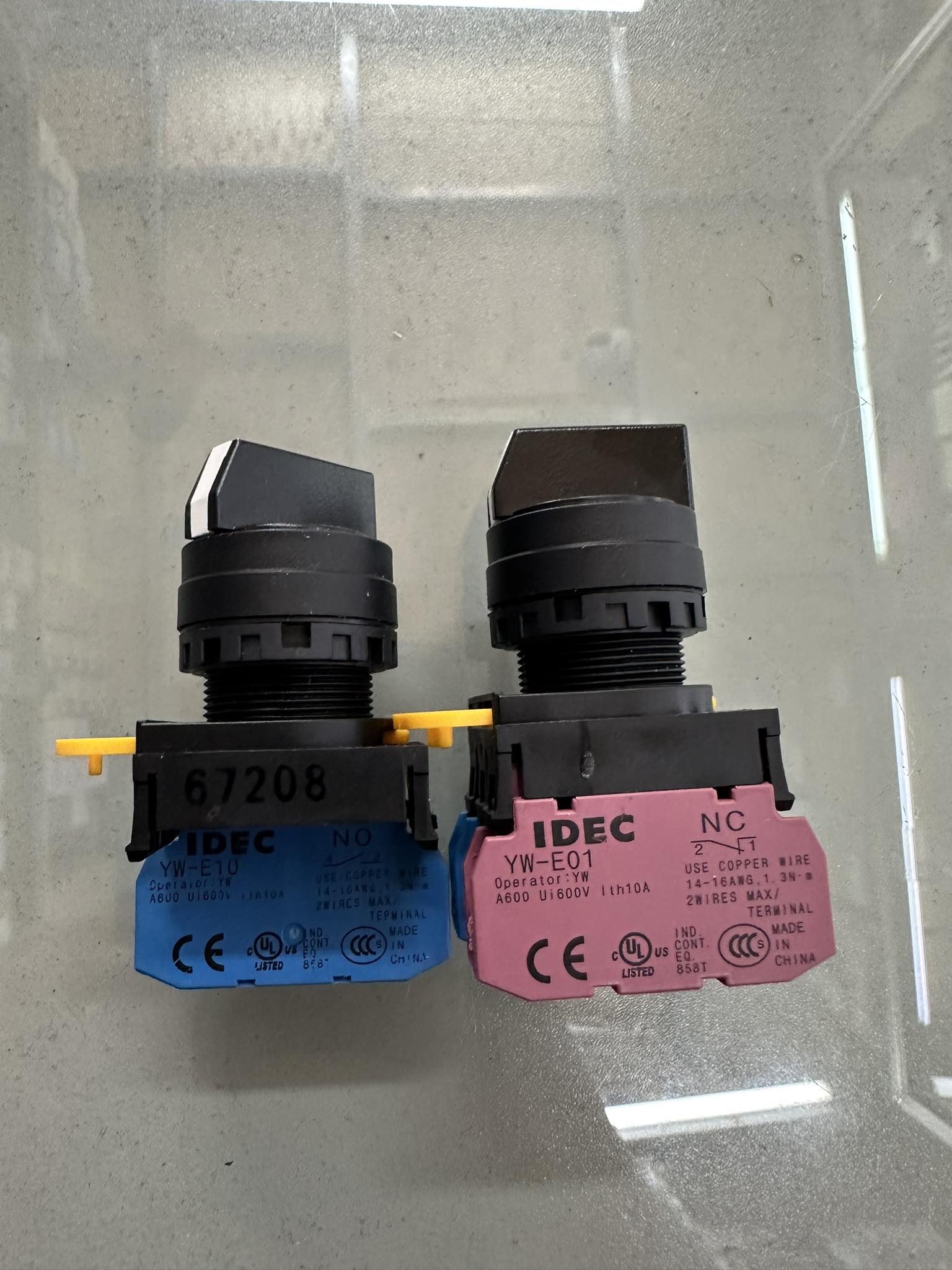Công tắc xoay 2,3 vị trí phi 22 idec TBD145