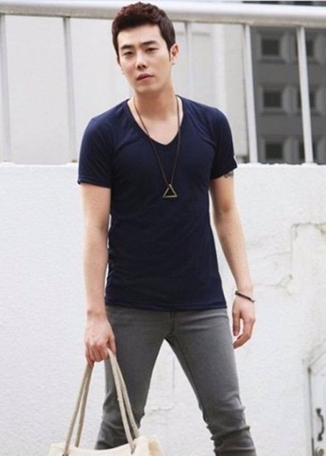 Áo thun cổ tim form body