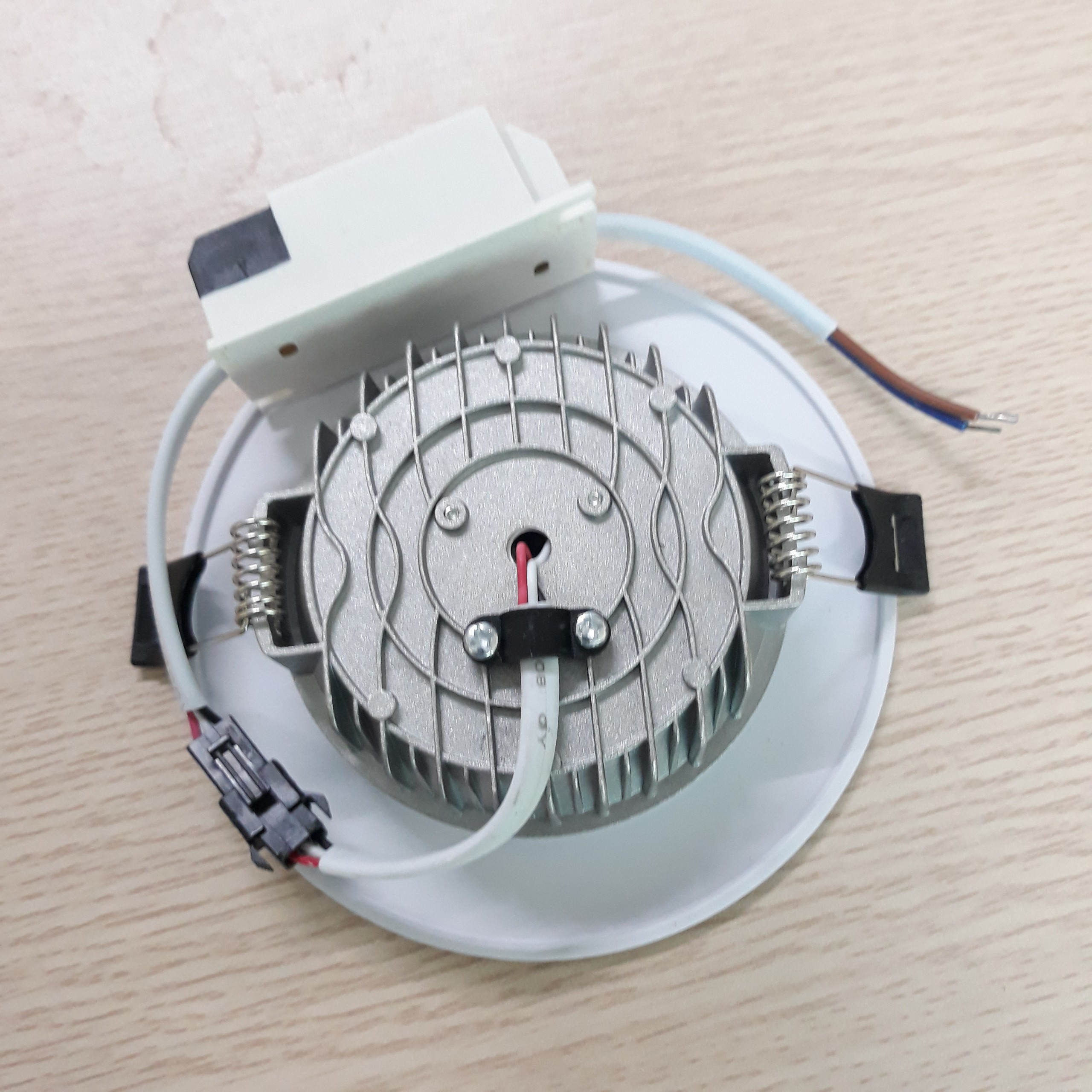 Đèn led âm trần 7w viền vàng 3 chế độ - Phi 90