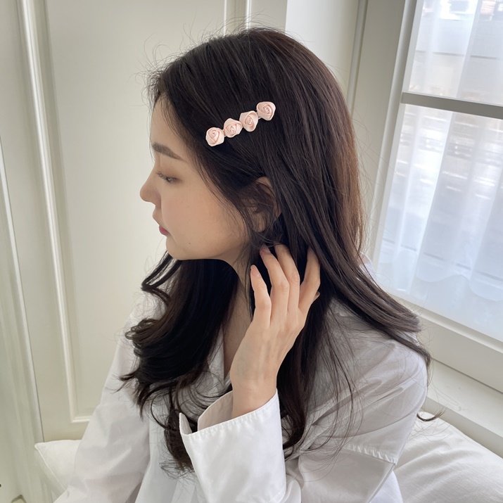 Kẹp tóc mái hoa hồng chất lụa Modleaf Mini rose pin Hàn Quốc ạ