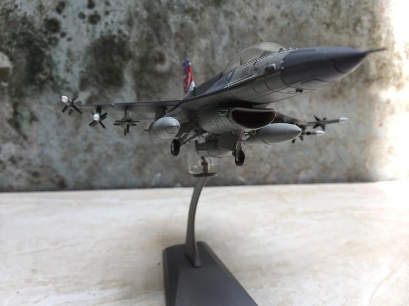 [HCM]Mô hình Máy bay F-16C/D 1:72