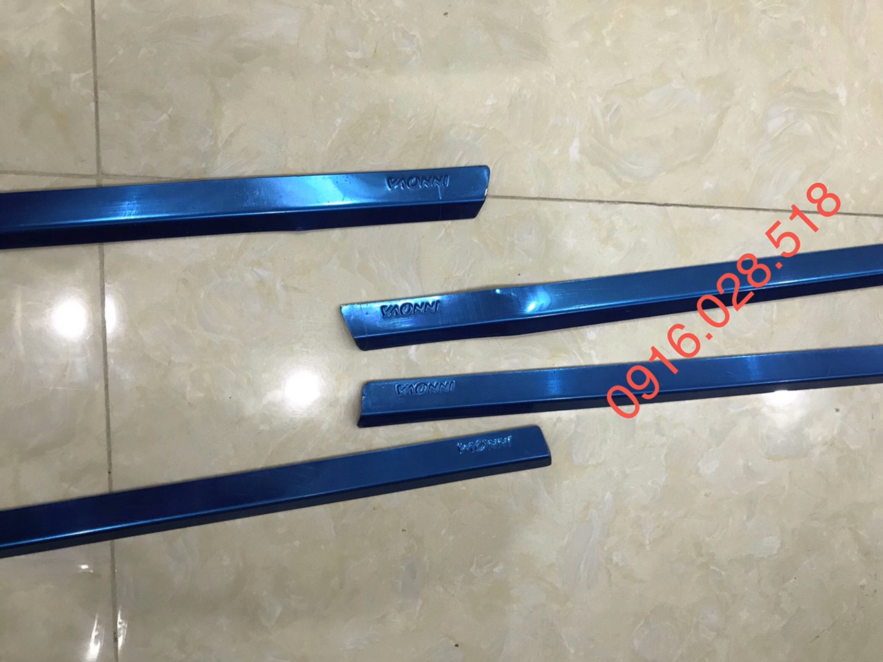 Nẹp inox 4 chân kính Innova 2007-2013