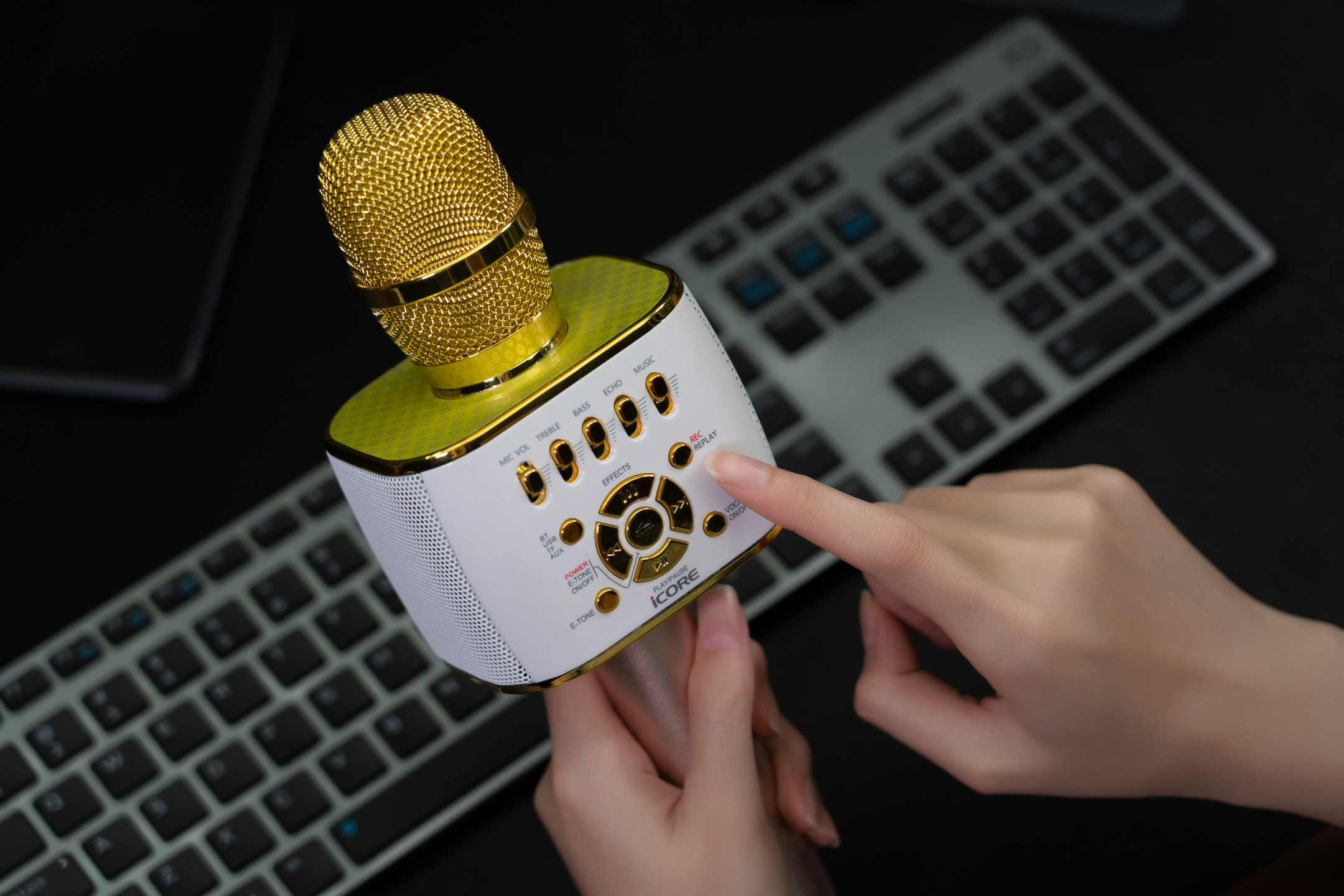 Micro Karaoke kèm loa bluetooth iCore IC-M99