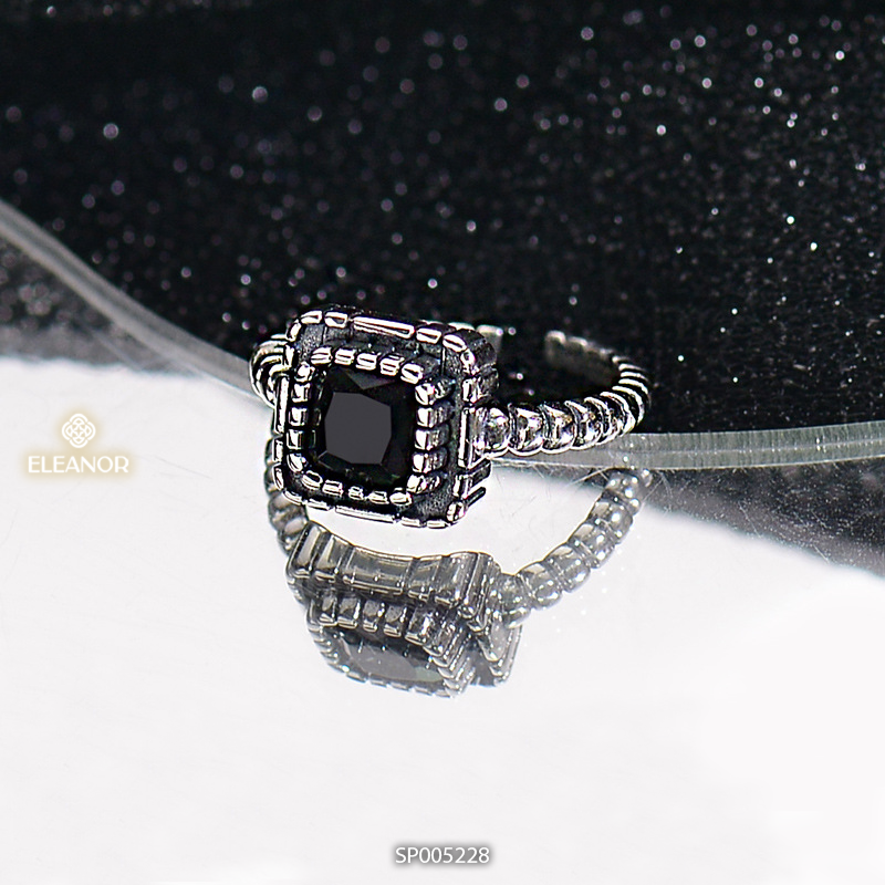 Nhẫn nữ hở bạc 925 Eleanor Accessories nhẫn mặt vuông đính đá đen phụ kiện trang sức 5228