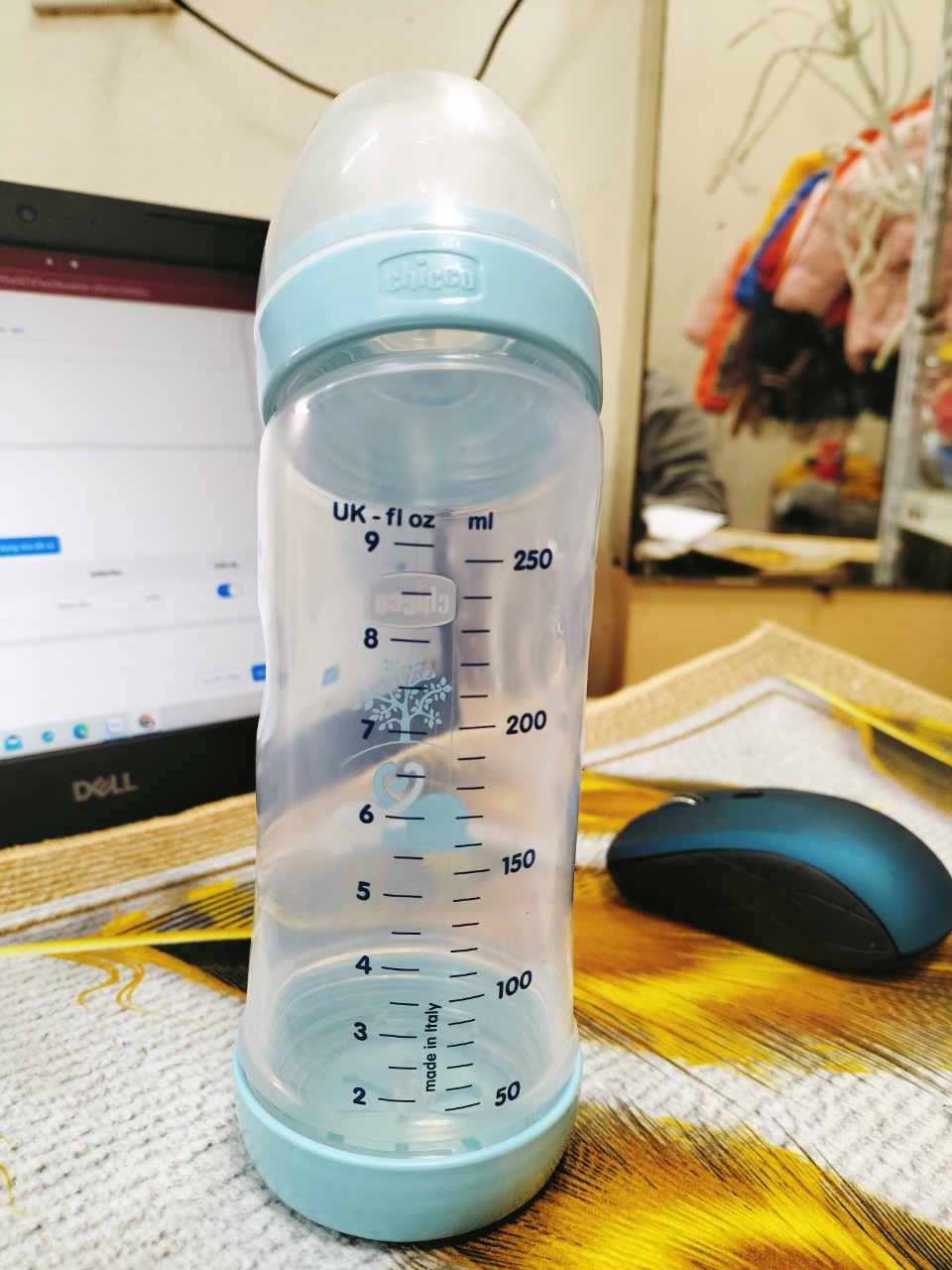 BÌNH SỮA CỔ NGHIÊNG NÚM SILICON 250ML