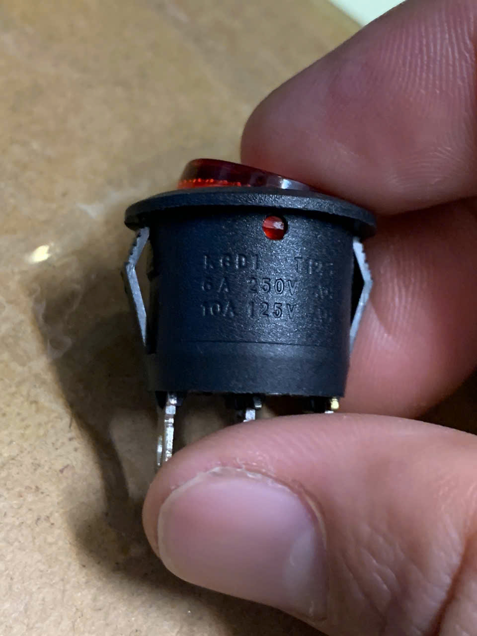 công tắc 3 chân kcd 250v 10a có đèn
