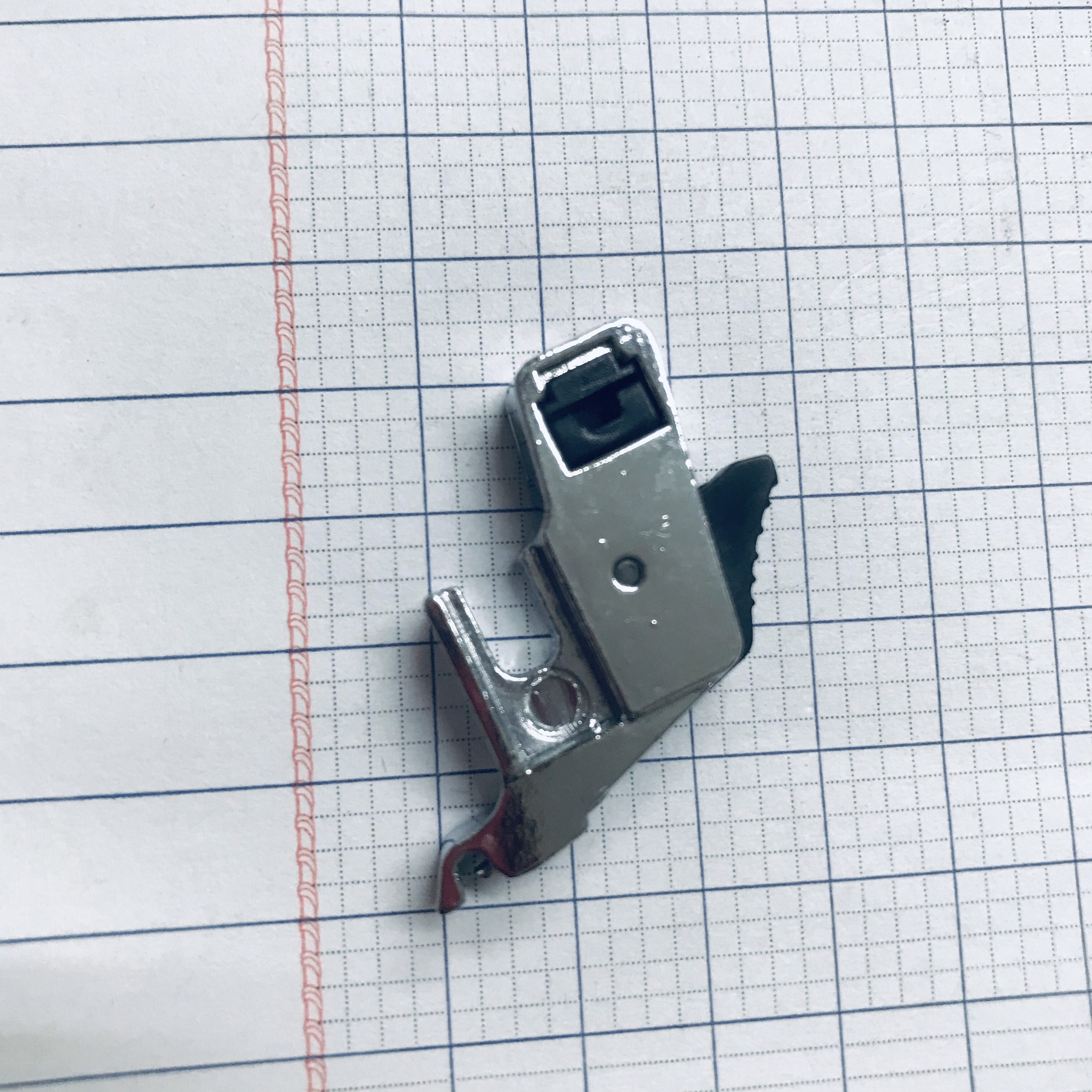 CỦ NỐI/ĐẾ GẮN CHÂN VỊT MÁY MAY GIA ĐÌNH