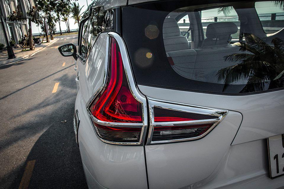 ỐP VIỀN ĐÈN HẬU MITSUBISHI XPANDER 2018 - 2019