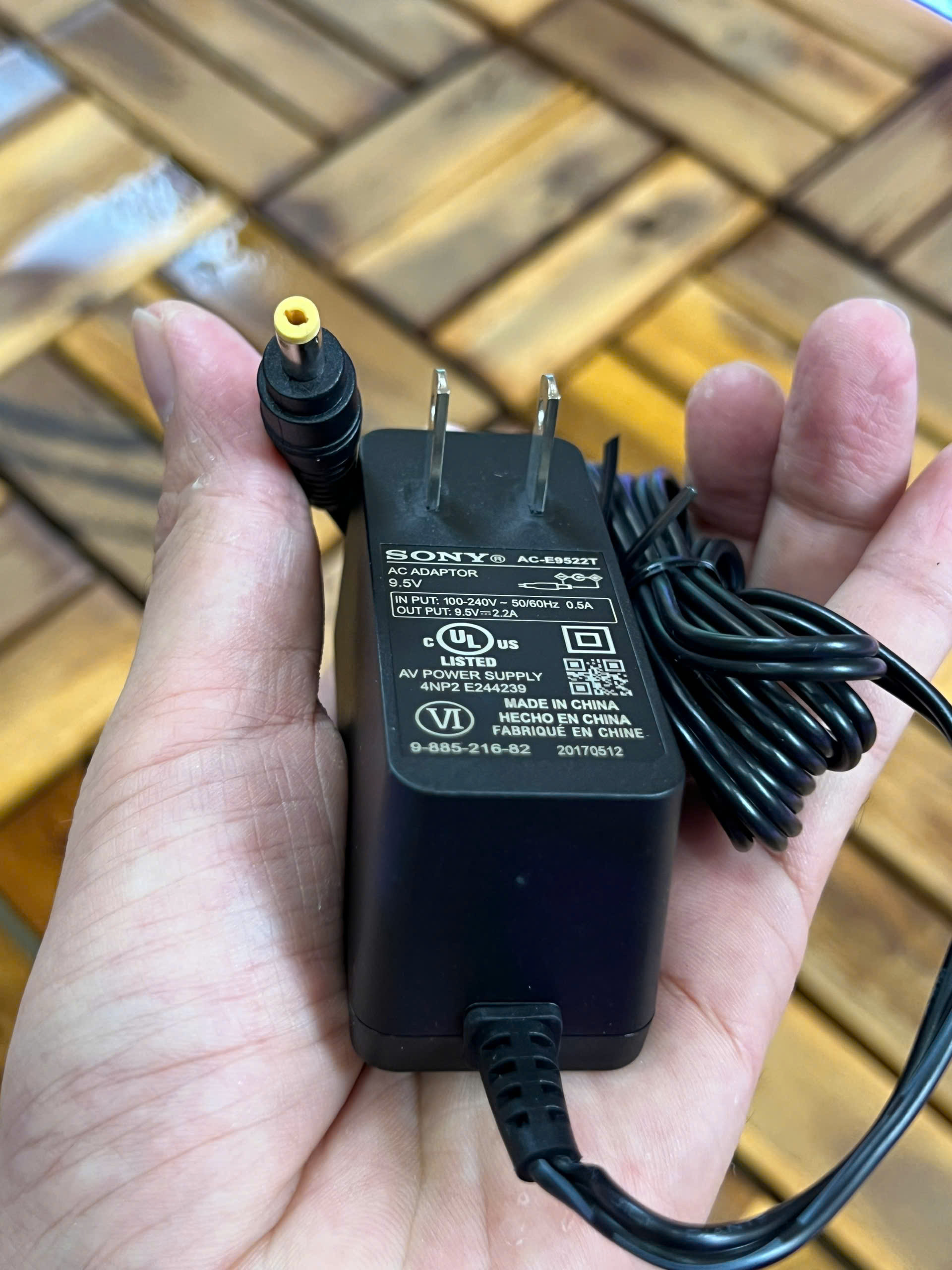 Sạc loa sony XB40