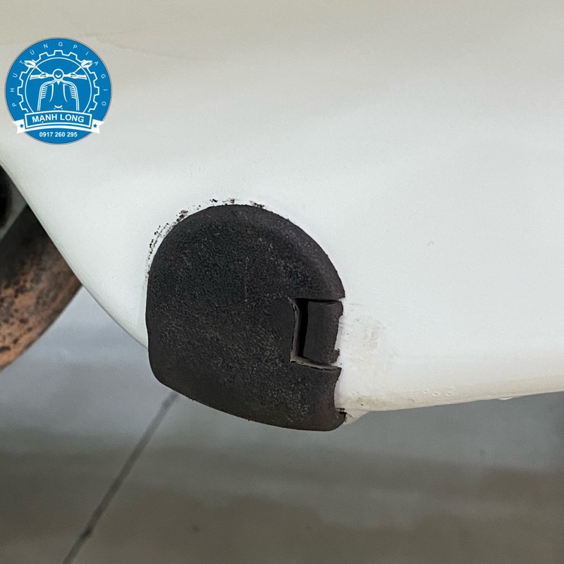 Nút bịt gầm Vespa ( chính hãng )