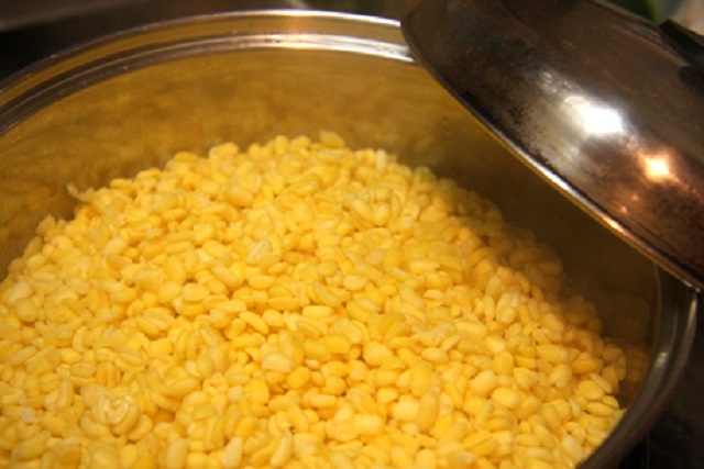 1kg Đậu Xanh Đã Tách Vỏ Bò Đội Nón