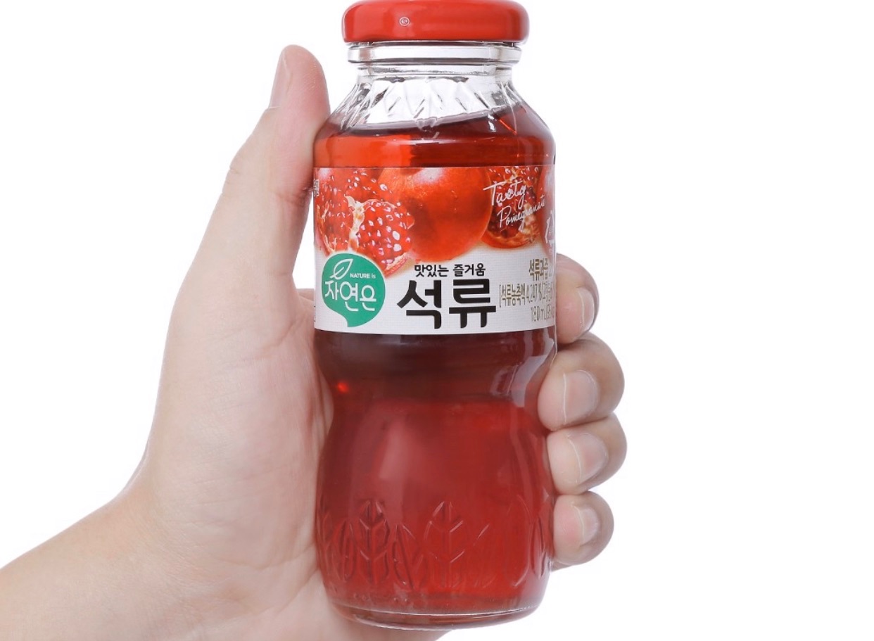 Nước trái lựu Woongjin (Chai 180ml)