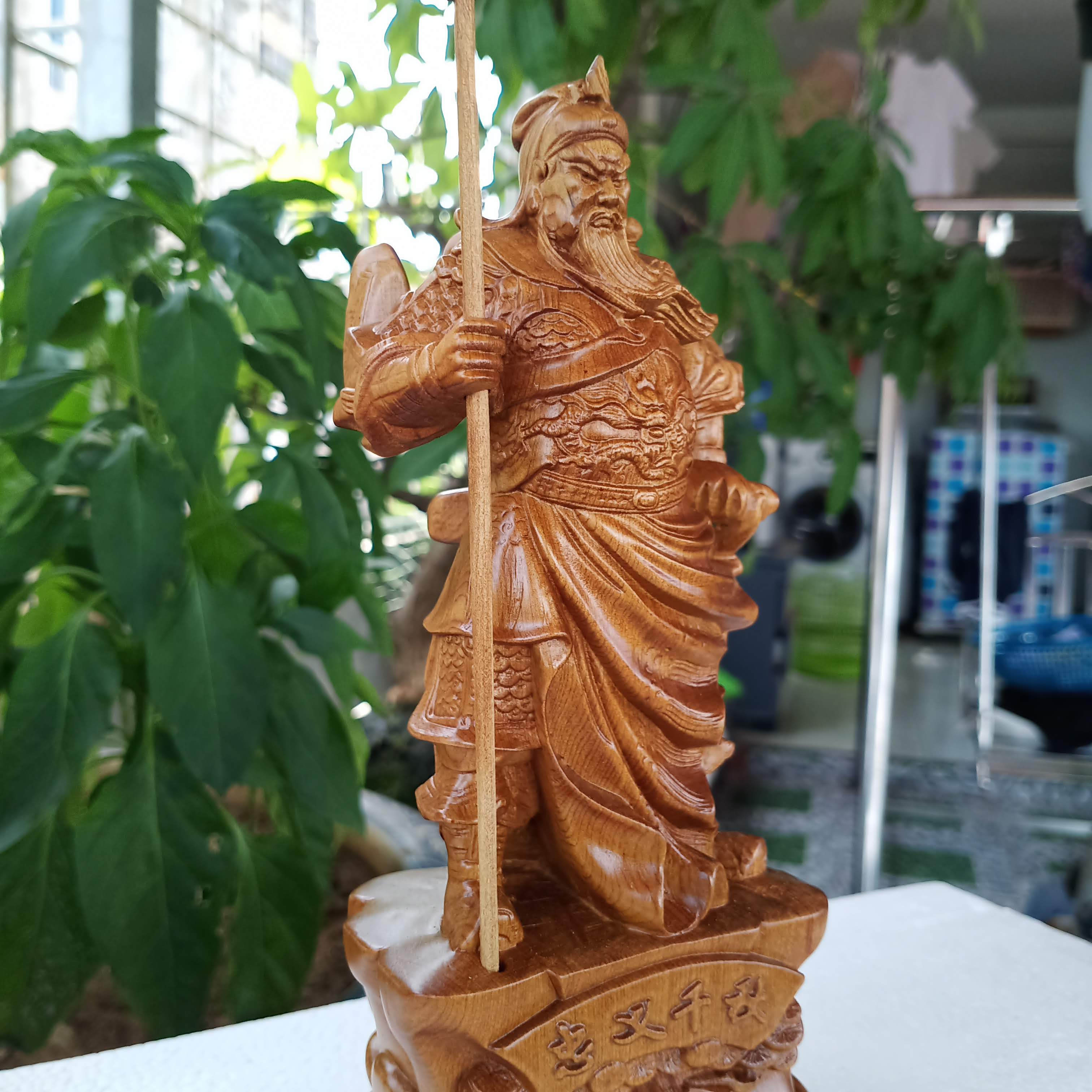 Tượng quan công gỗ bách xanh cao 20 cm