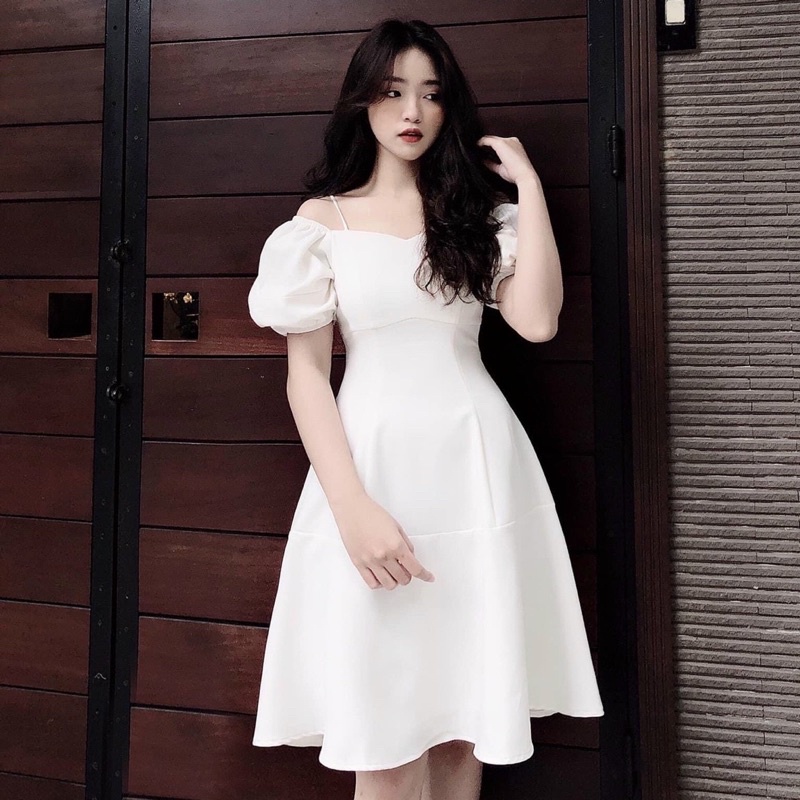 Đầm trắng xoè dây vai