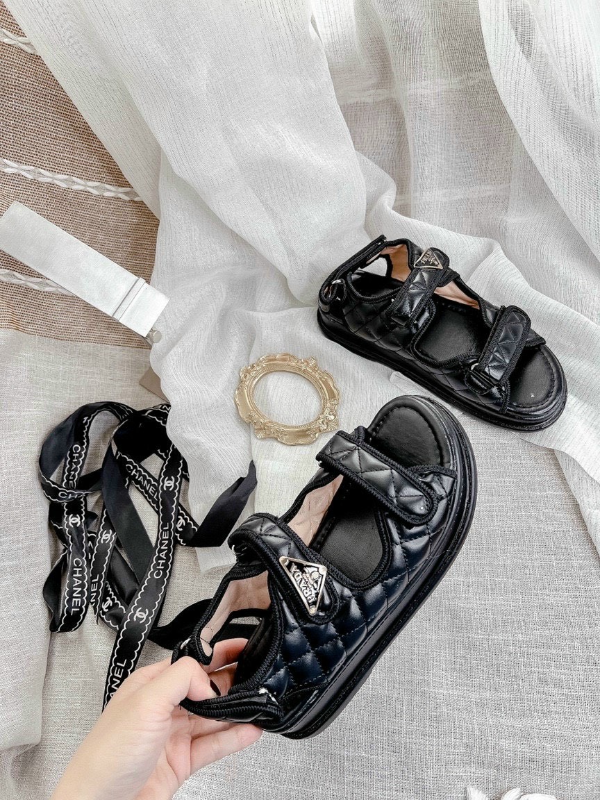Giày sandal đế cao bông hoa  xinh xắn