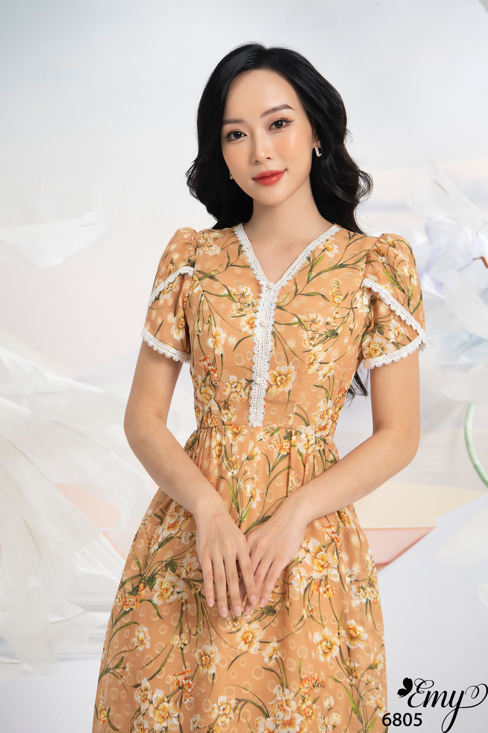 Đầm EMY EM6805 Xoè Cổ V Phối Ren