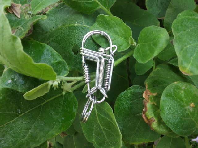 Móc khóa uốn thủ công loxo inox