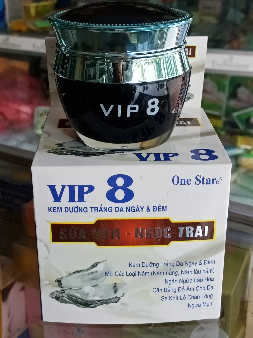 Kem dưỡng trắng da ngày và đêm Vip