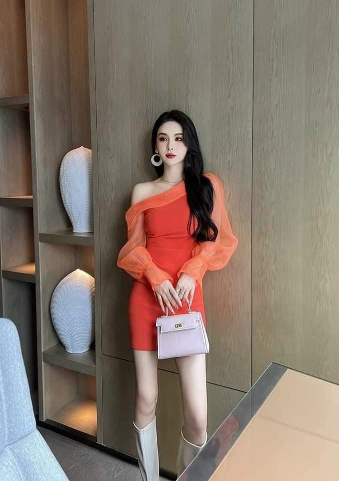 Đầm body lệch vai tay lưới có mút