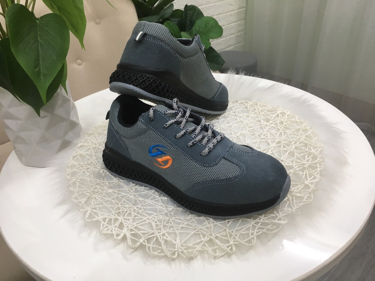 Giày bảo hộ lao động cao cấp mang phong cách thời trang thể thao chống đinh, chống va đập QC M05