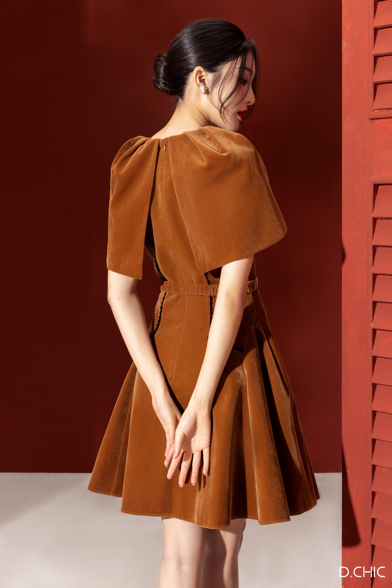 D.CHIC Đầm nhung tay kếp xếp ly eo thắt đai MS: 2813233