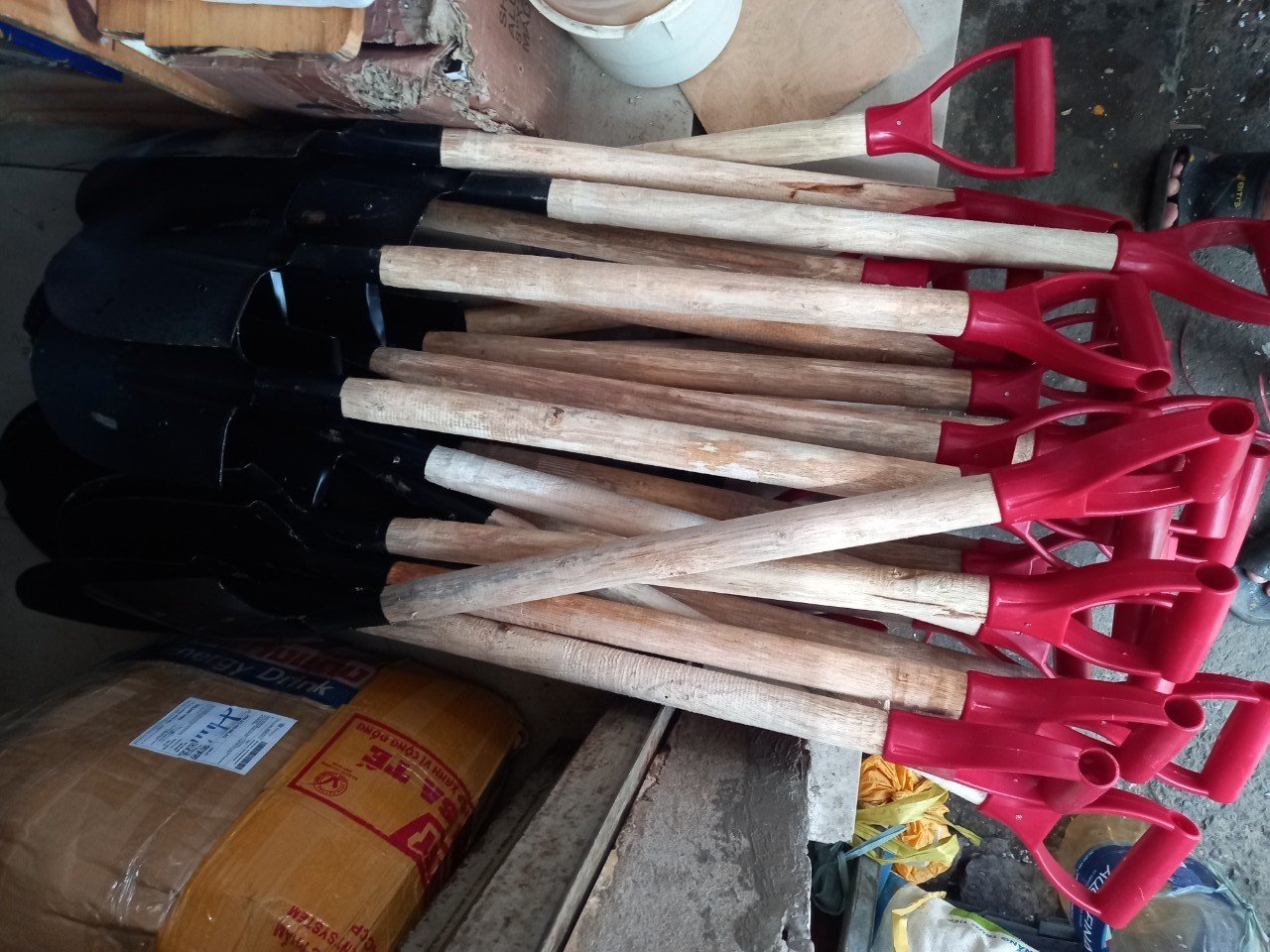 Xẻng công binh đào đất