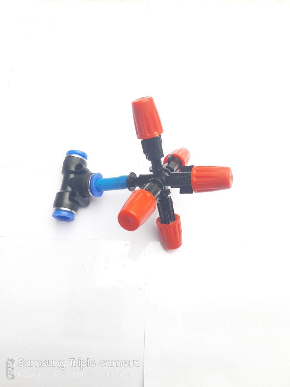 1 bộ Béc phun sương 5 ,6 ,7 cửa nhựa nối ống T8-khách vui lòng chọn