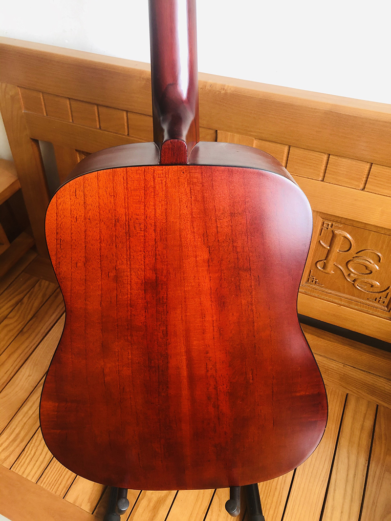 acoustic guitar lefthand