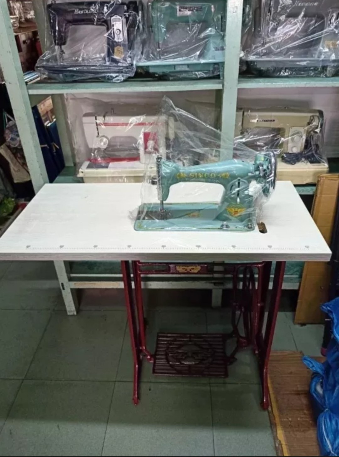 Mặt bàn máy may con bướm