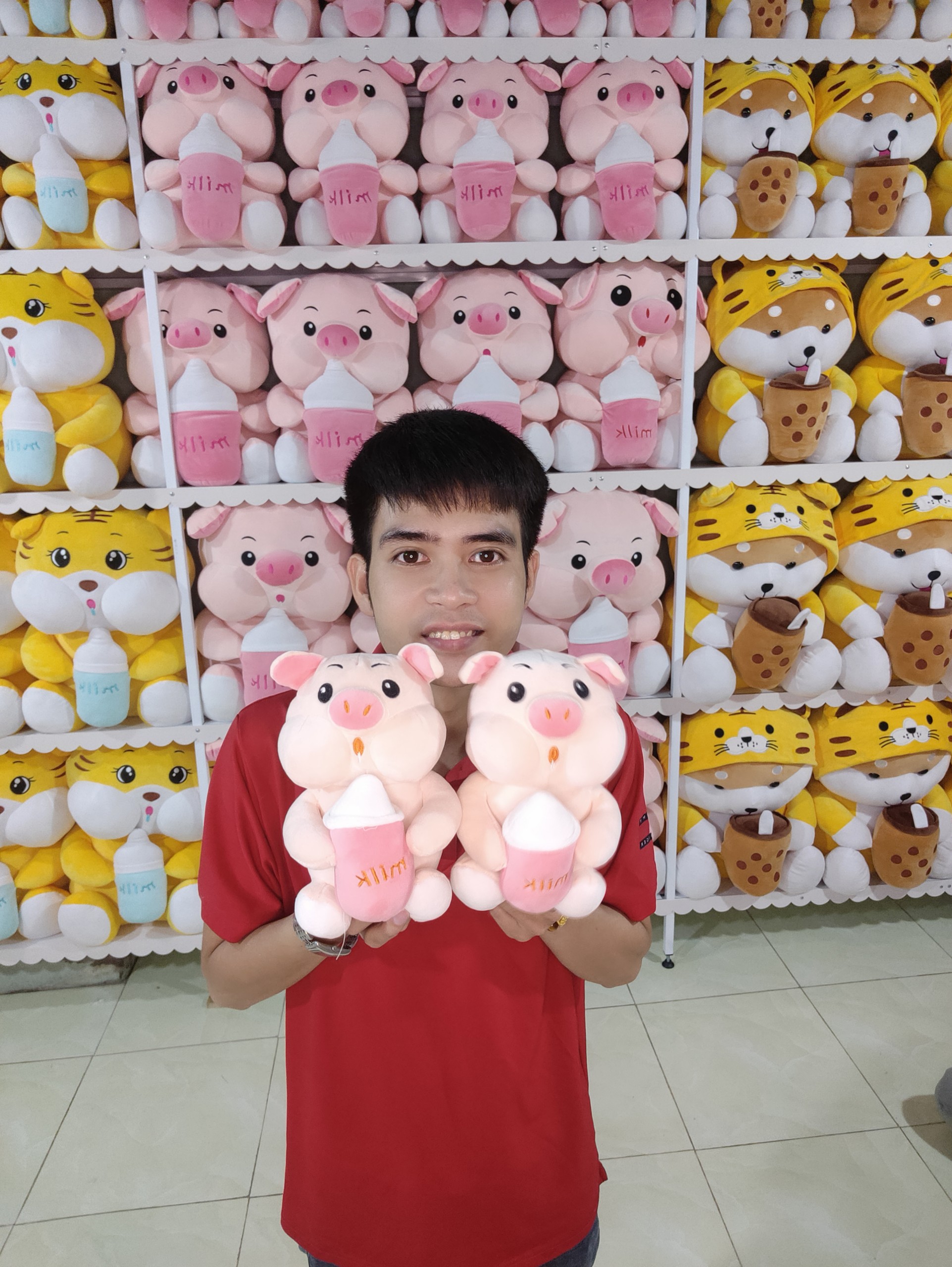 Heo Ôm Bình Sữa Gấu Bông Dễ Thương
