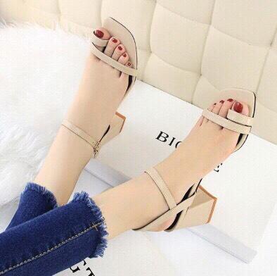 [HCM]Giày sandal xỏ ngón đế vuông