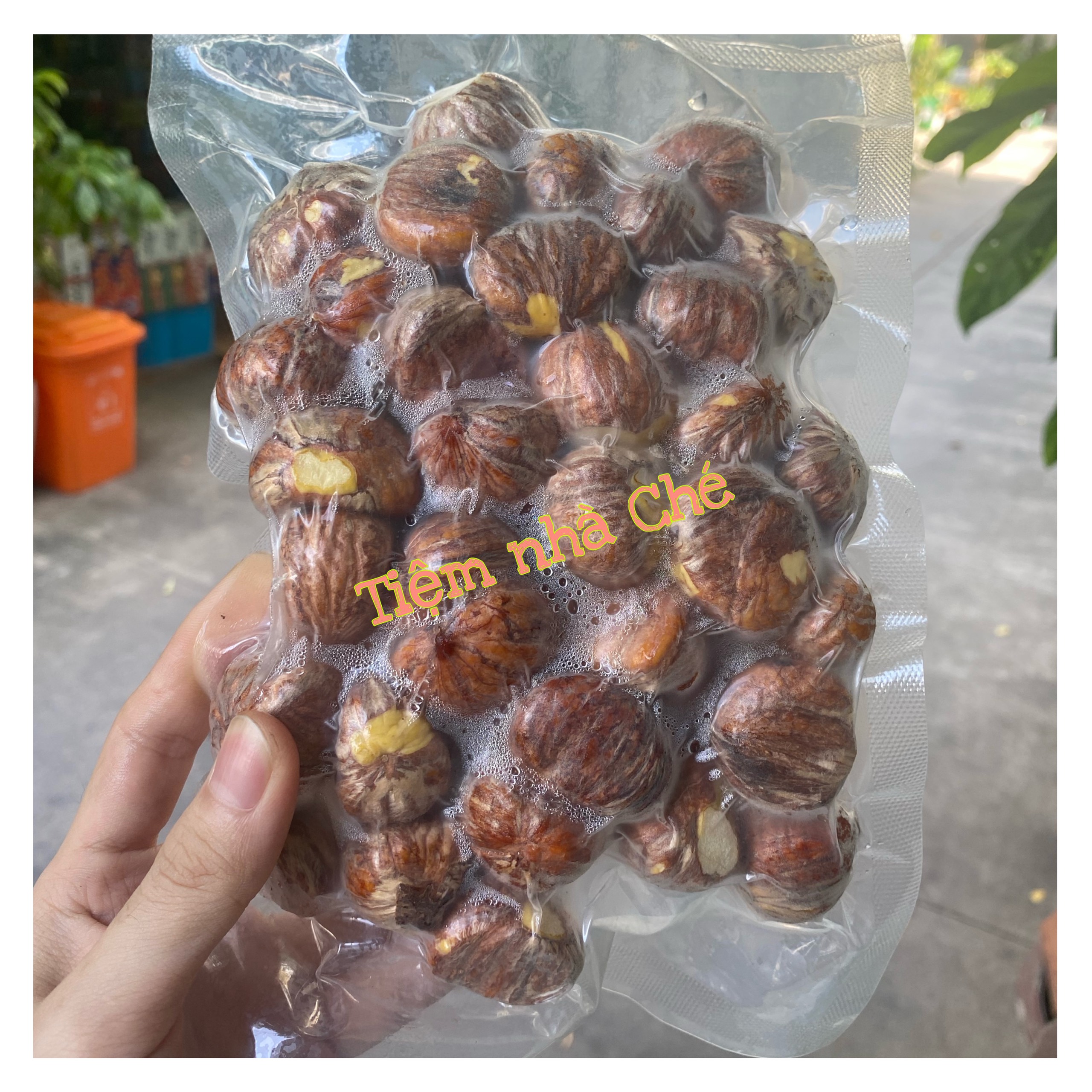 (NÊN MUA HỎA TỐC) Hạt Dẻ Bóc Vỏ Còn Vỏ Lụa Túi 500g Có Hút Chân Không - Khi GIAO VẬN CHUYỂN THƯỜNG nhiệt độ nóng ẩm và va đập nhiều làm túi chân ko có thể bị phồng do hạt tươi sinh hơi và bung túi chân không