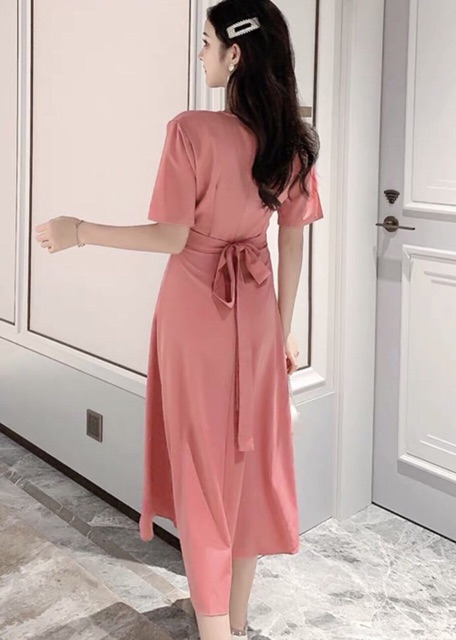 Đầm hồng ruốc form dài chéo eo