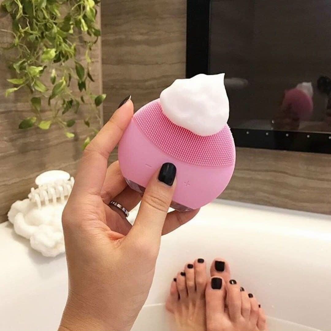 Máy Rửa Mặt Rung Tạo Bọt Siêu Sạch & Massage Da Mặt Forever