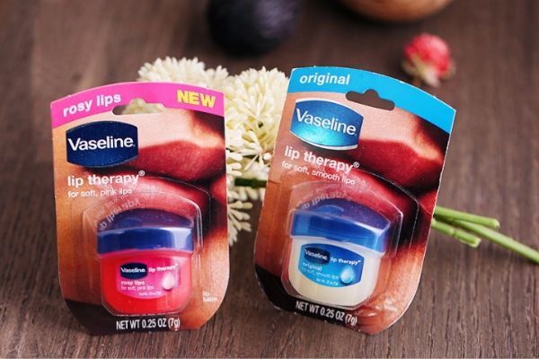 Son dưỡng hồng môi vaselin