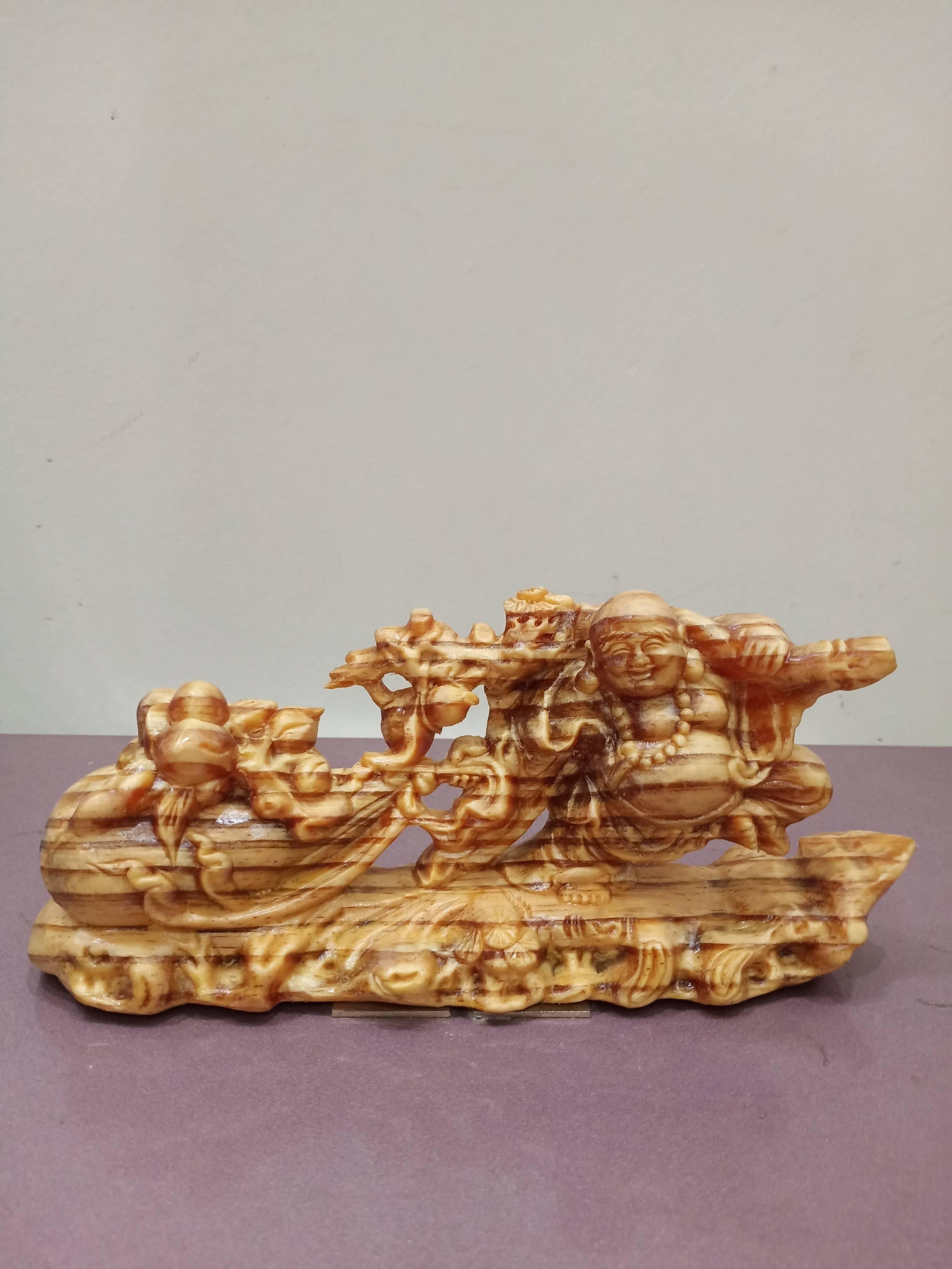 Tượng Di lặc gỗ huyết long