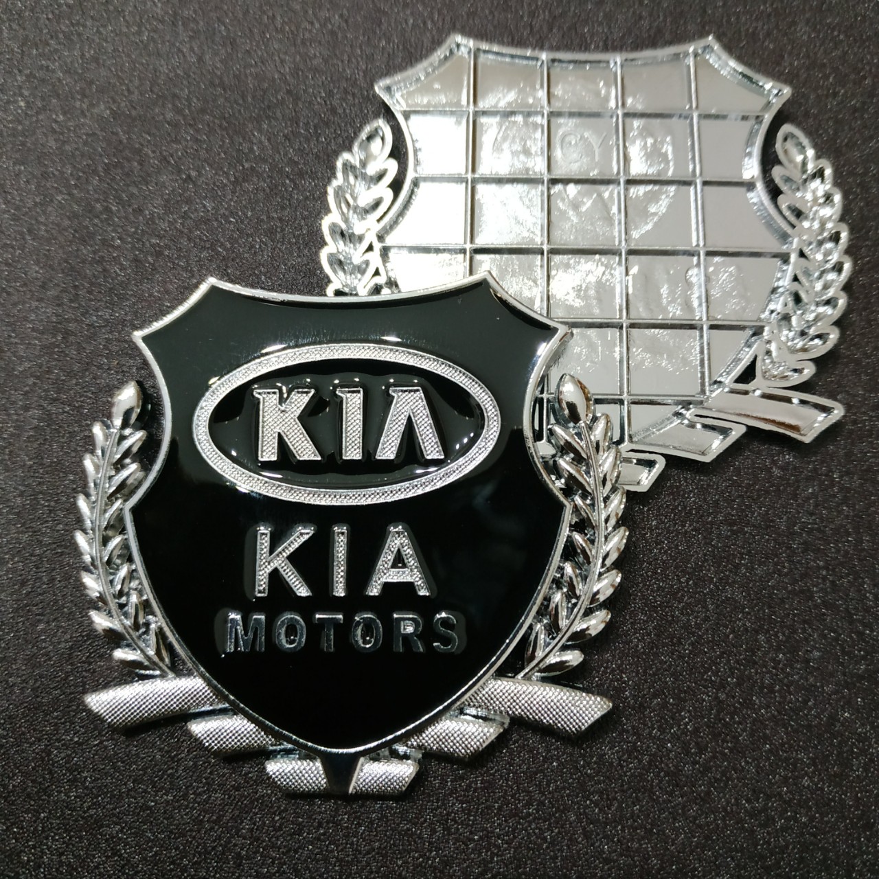 Cặp Logo bông lúa 5.1x5.5cm Kia motor hợp kim