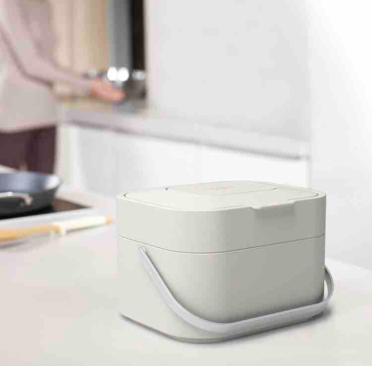 Thùng rác mini khử mùi Joseph Joseph