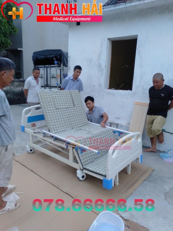 Giường bệnh đa năng 4 tay quay 12 chức năng hạ chân to