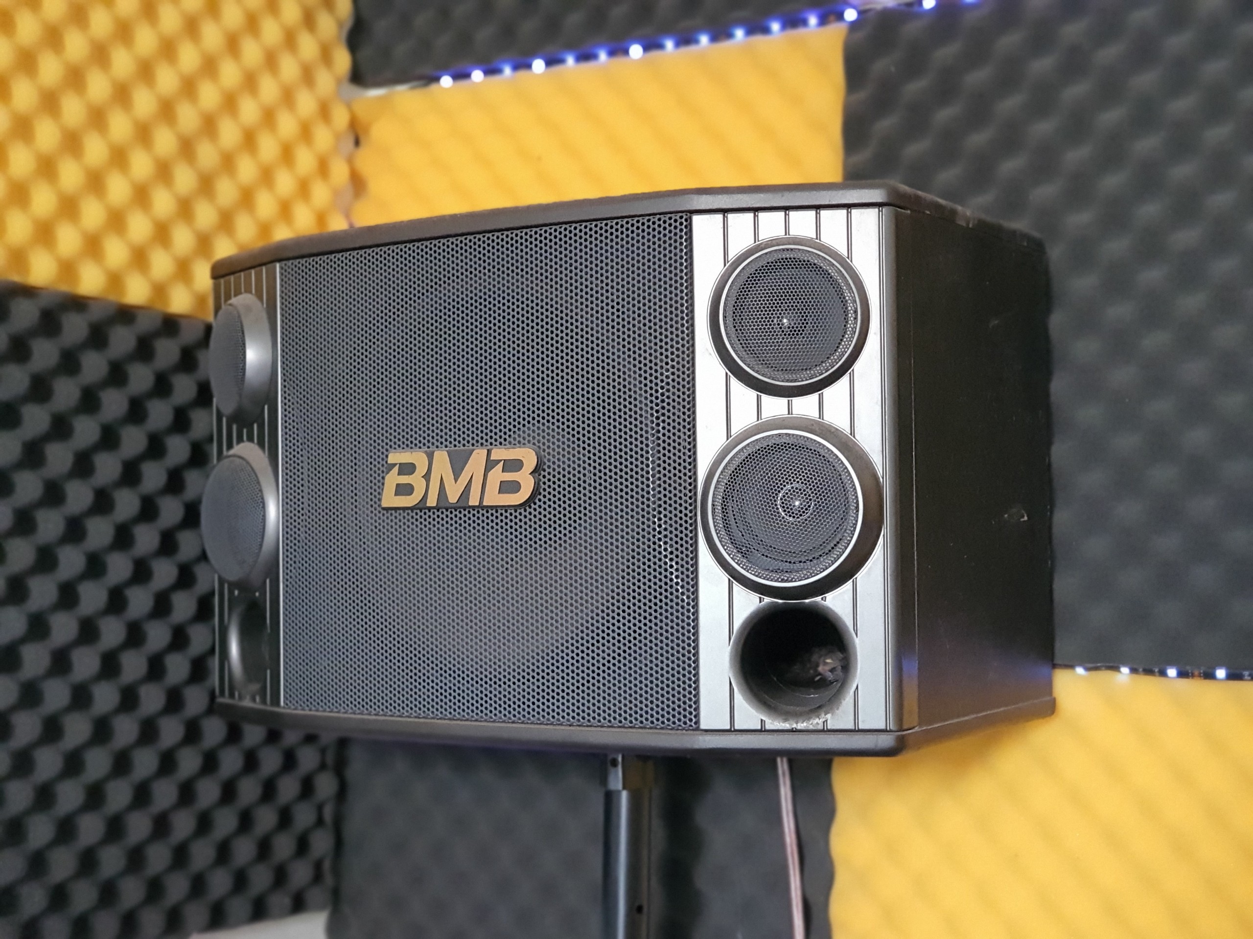 Loa karaoke 3 tấc BMB 2000SE – Loa karaoke bass 30cm - 3 đường tiếng - 1 Bass 2 Treble 2 Mid - Hàng nhập khẩu loại 1 bảo hành 12 tháng