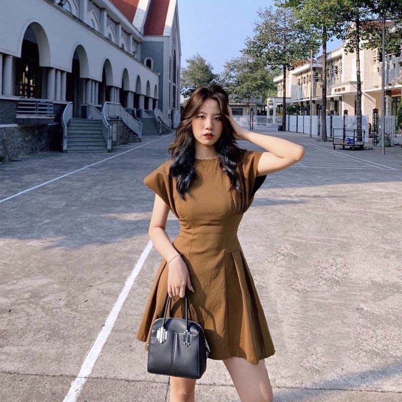 Đầm Tay Cánh Tiên Eo Cong Xếp Li Trẻ Trung