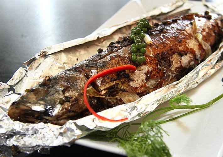 Cuộn giấy bạc nướng thức ăn