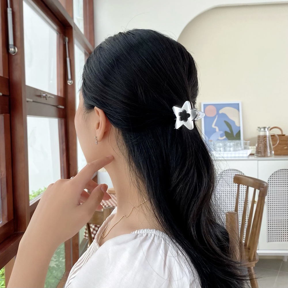 Kẹp tóc ngôi sao cá tính Modleaf Flower star pin Hàn Quốc